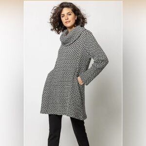 EUC - Komil Cowl Neck Tunic, Gray and White abstract print, size L